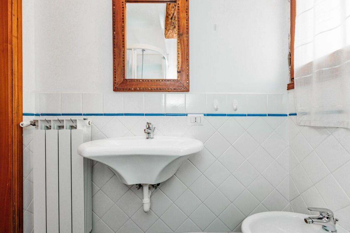 View In Venice! Charming With Private Roof Terrace Apartment Venice