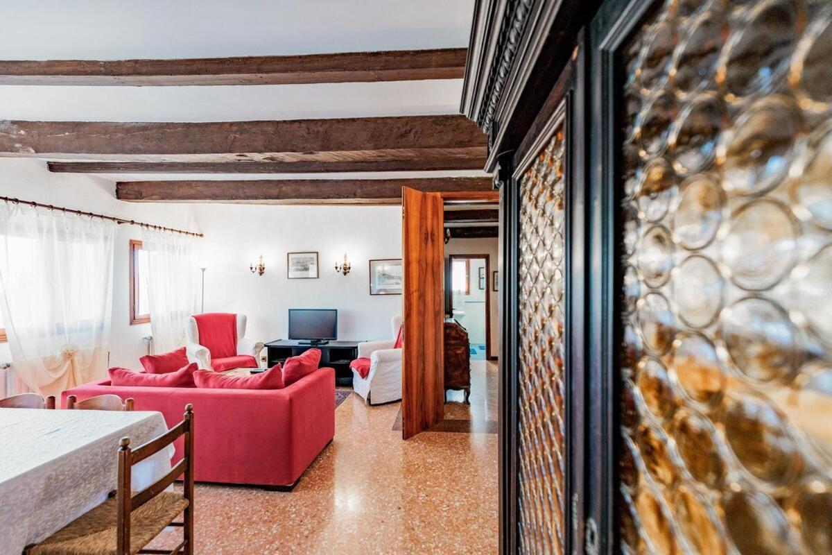 View In Venice! Charming With Private Roof Terrace Apartment Venice
