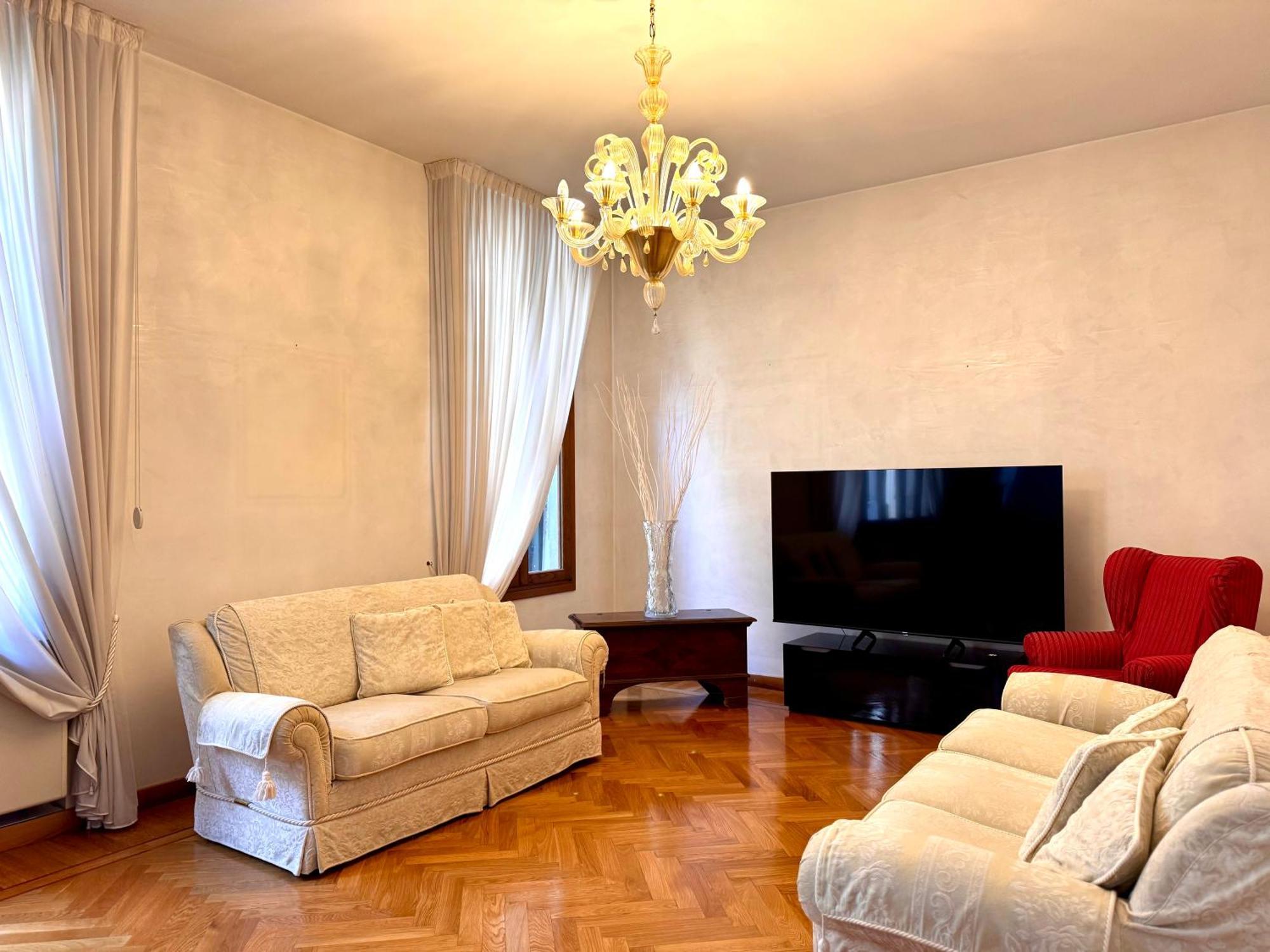 Nama Boutique * Venice