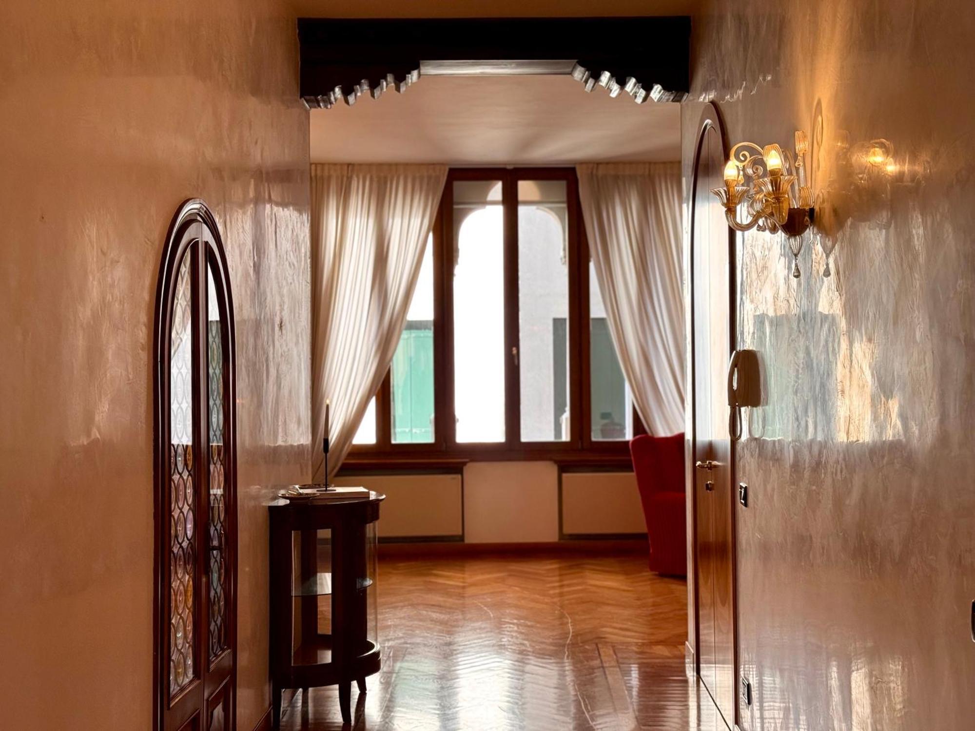 Nama Boutique * Venice