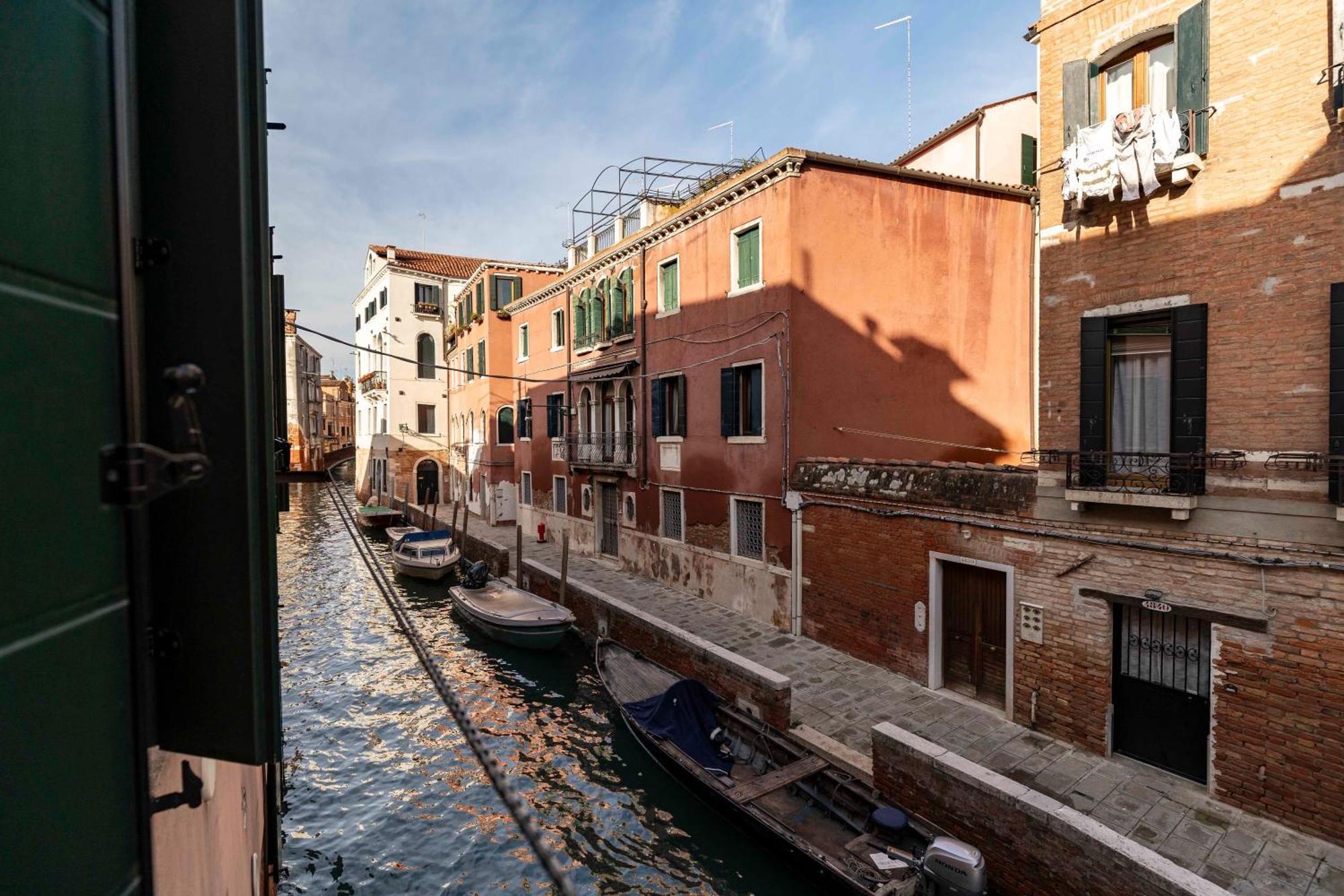 House Canal 2