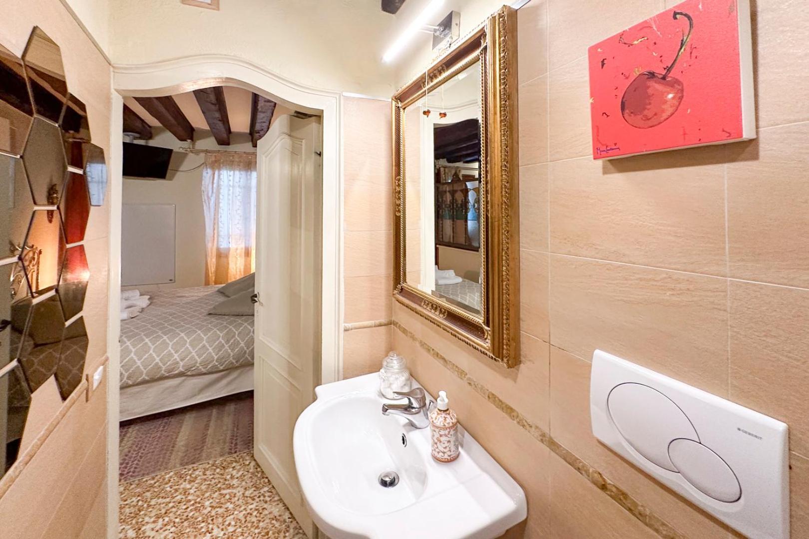 Historical Flat In Cannaregio, Apartment Venice