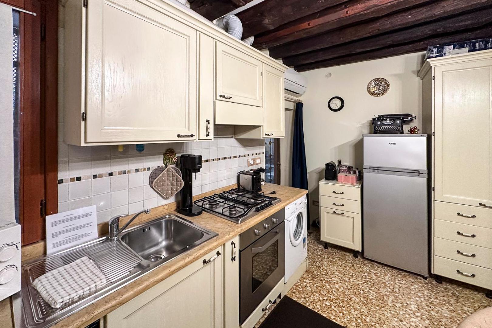 Historical Flat In Cannaregio, Apartment Venice