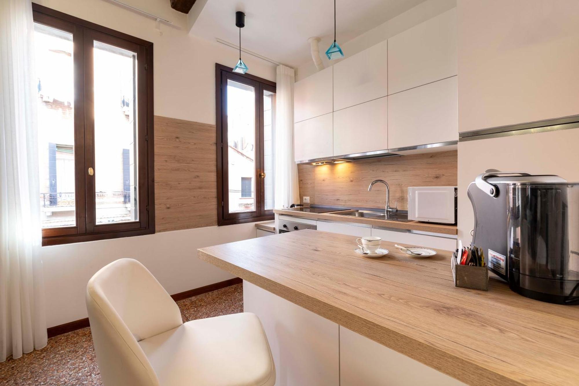 Apartment House Canal 2 *