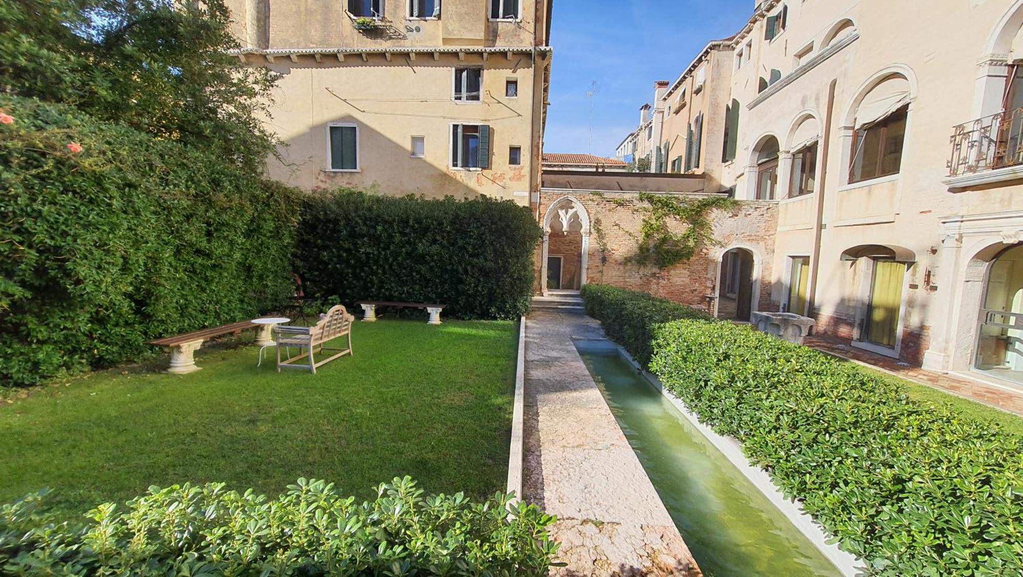 Palazzo Contarini Della Porta Di Ferro Aparthotel Venice