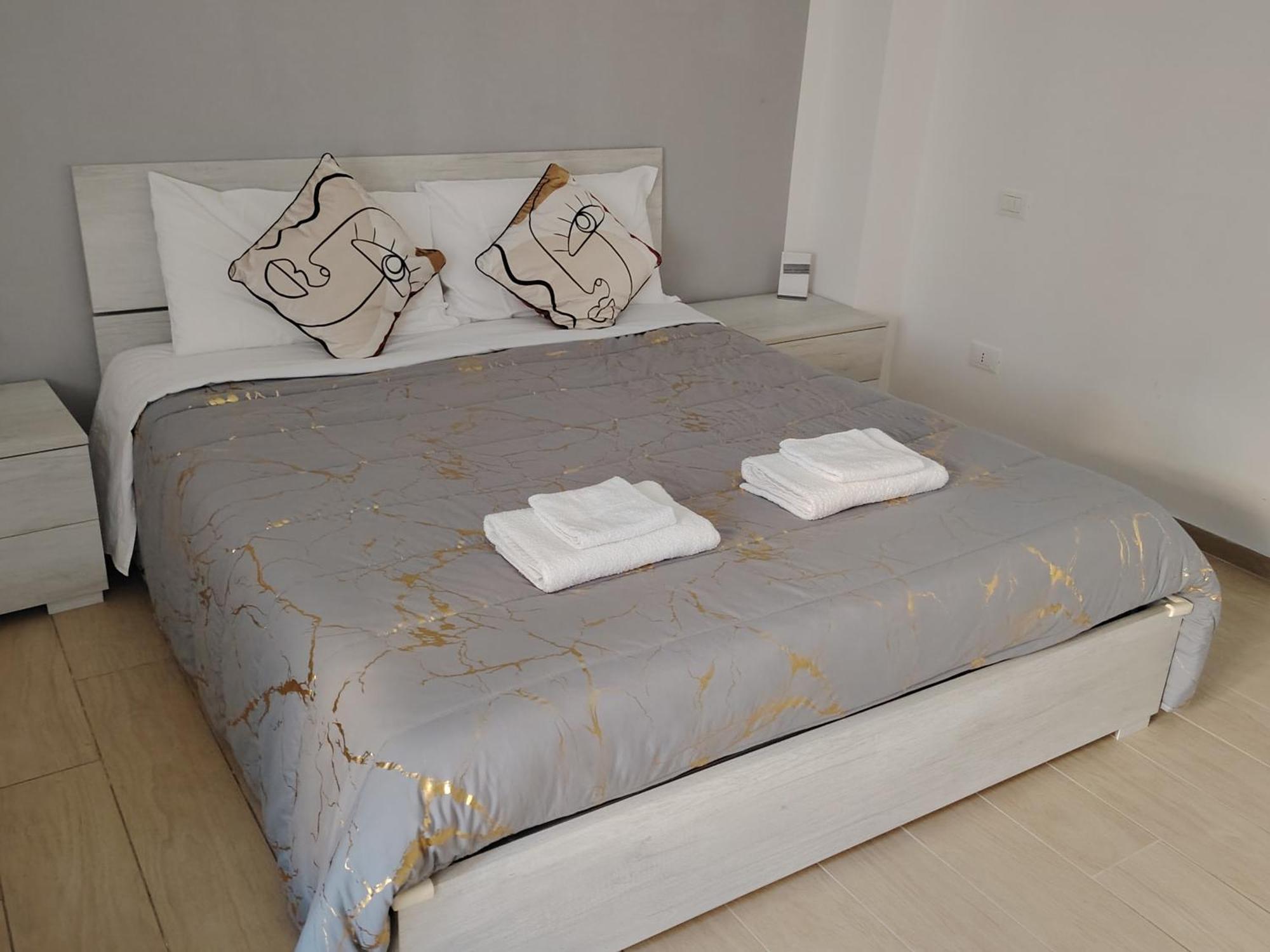 Hua Xia Room3 Venice
