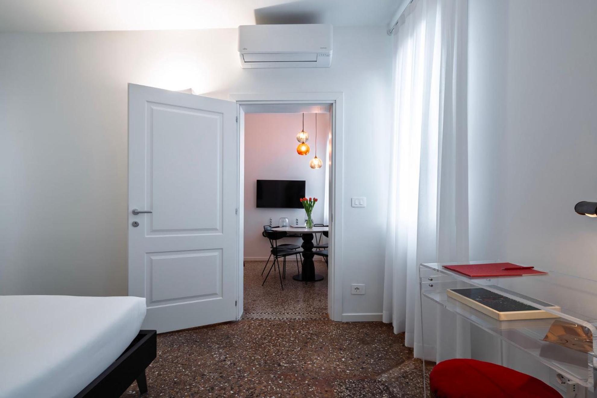 Apartment Venetian Alcove *