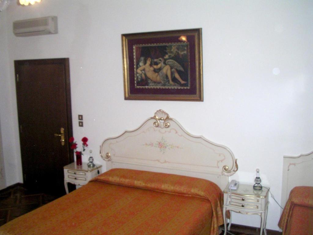 Hotel At Leonard *