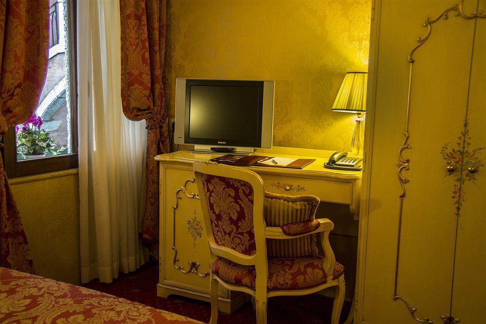 Becher 3* Venice