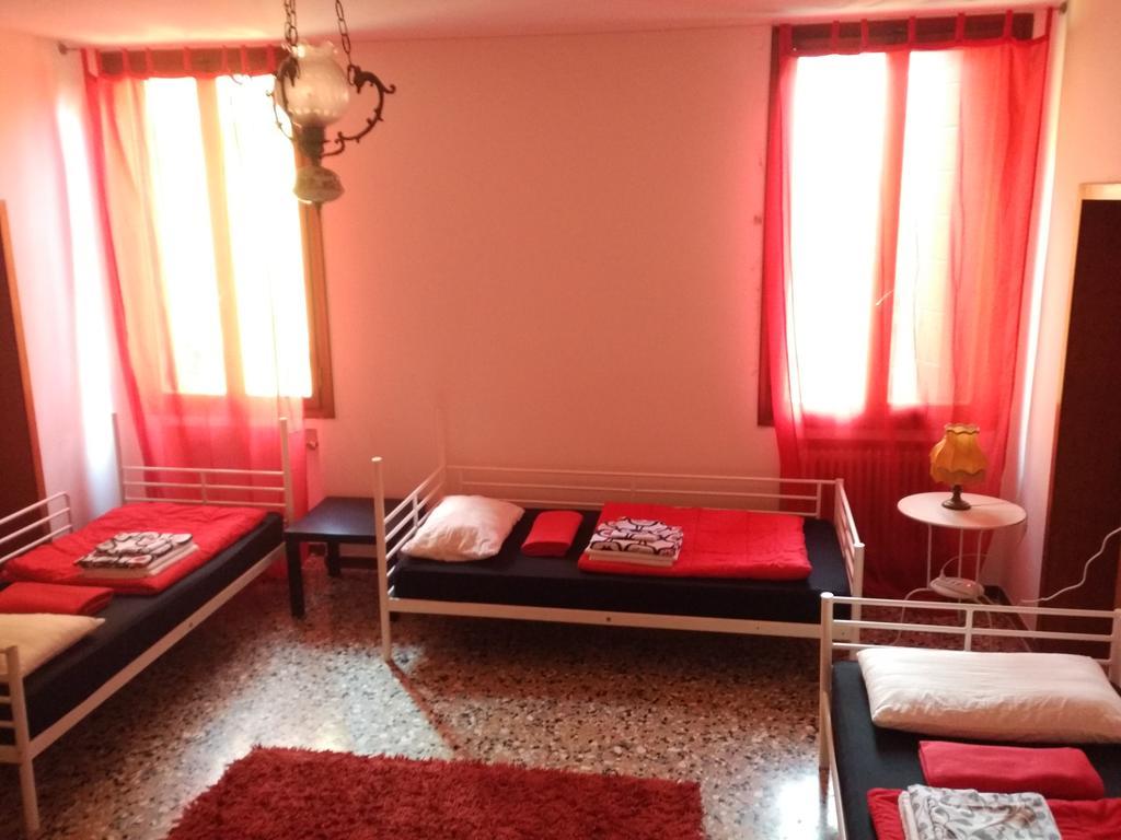 The Academy * Veneza