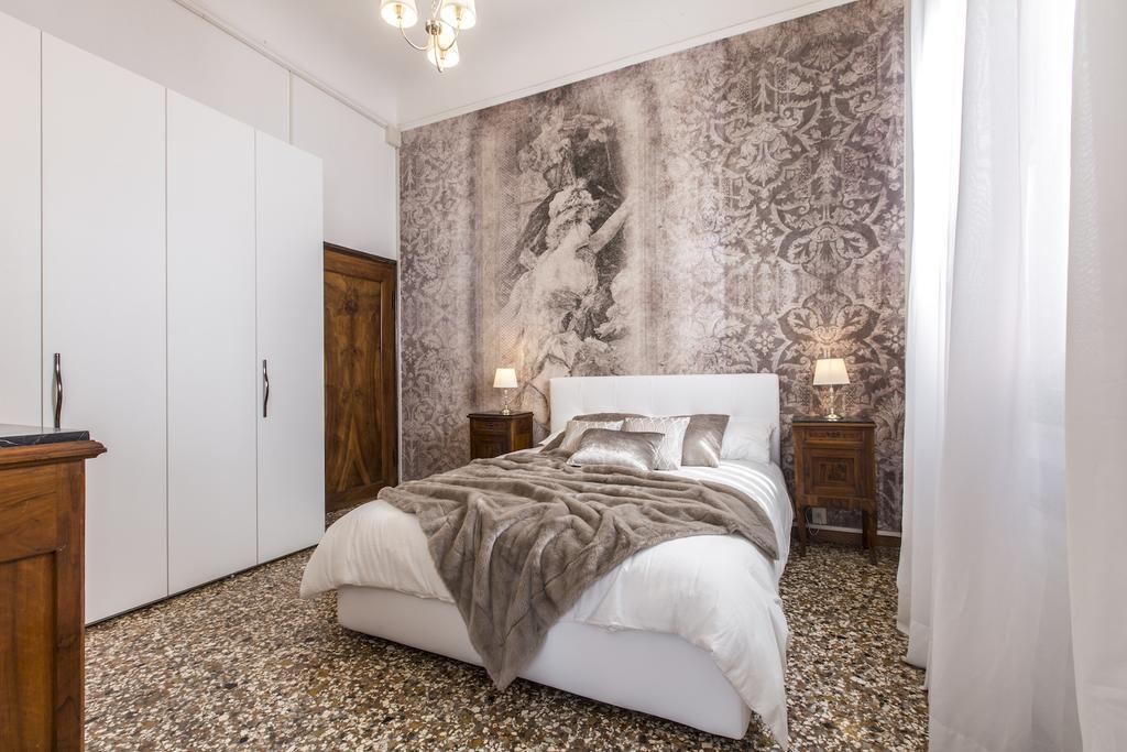 Rialto Design Boutique R&r * Venice