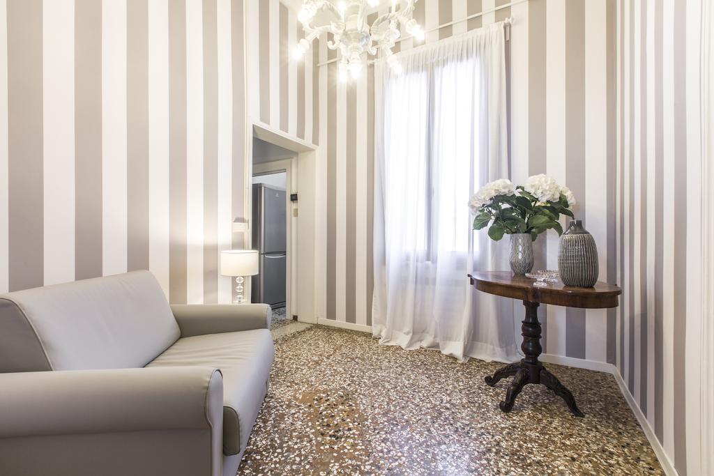 Rialto Design Boutique R&r * Venice