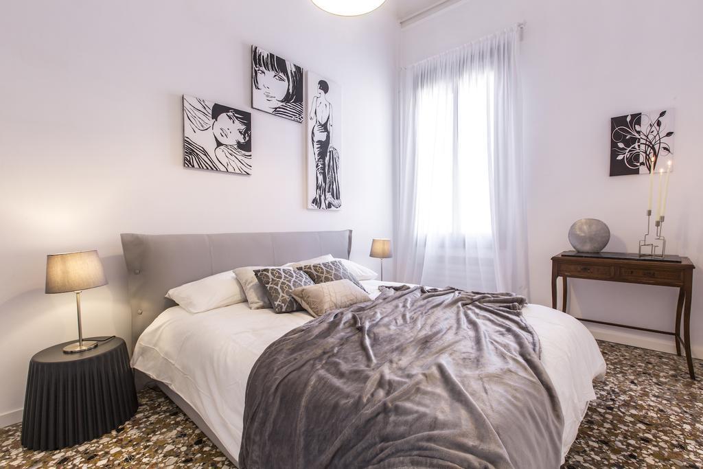 Rialto Design Boutique R&r * Venice