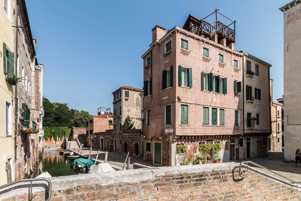 7 Windows On Venice