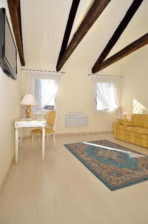 Apartment House 5286 Venice
