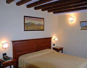 Alloggi Marinella Inn