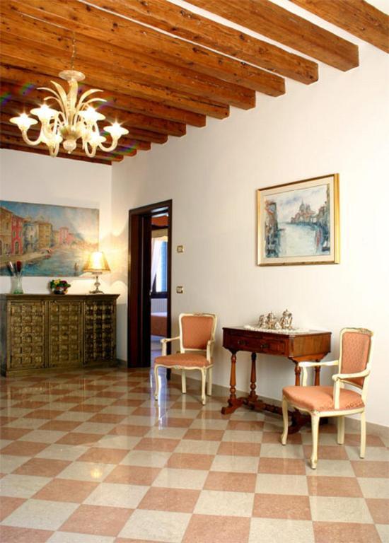 Hotel At Leonard