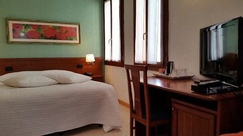 Acomodação com café da manhã  Ca' Fontanea 3*