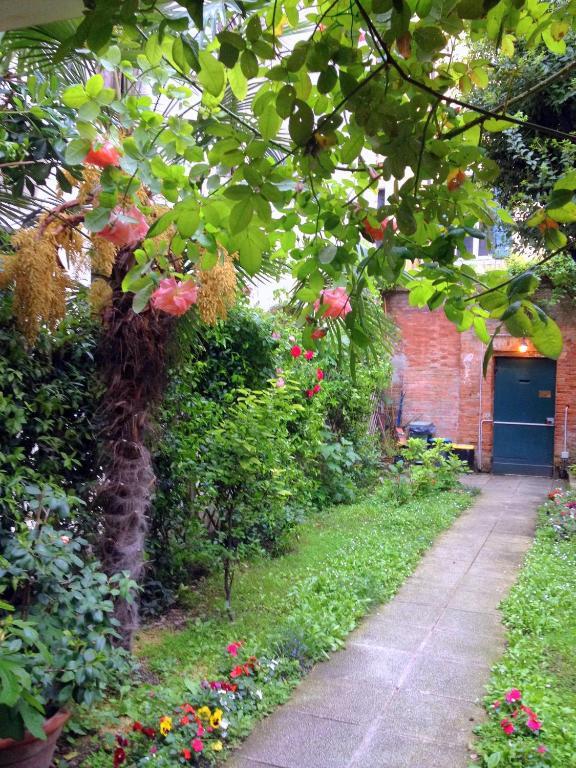 3749 Pontechiodo Bed & Breakfast