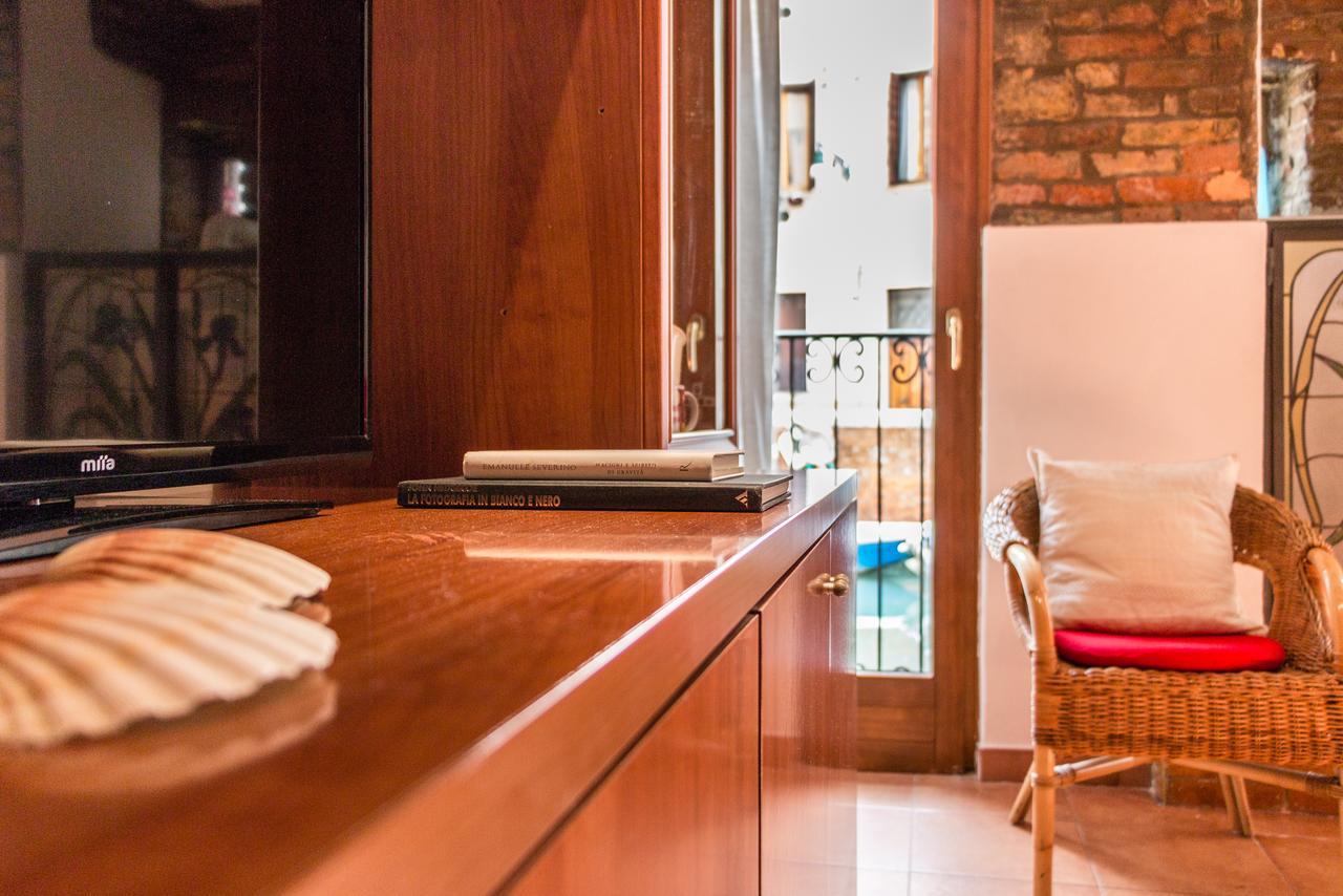 Small Canal View In Boutique Apartment Venice