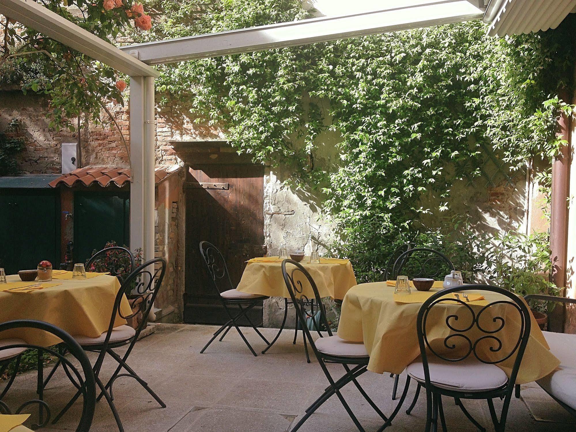 3749 Pontechiodo Bed & Breakfast
