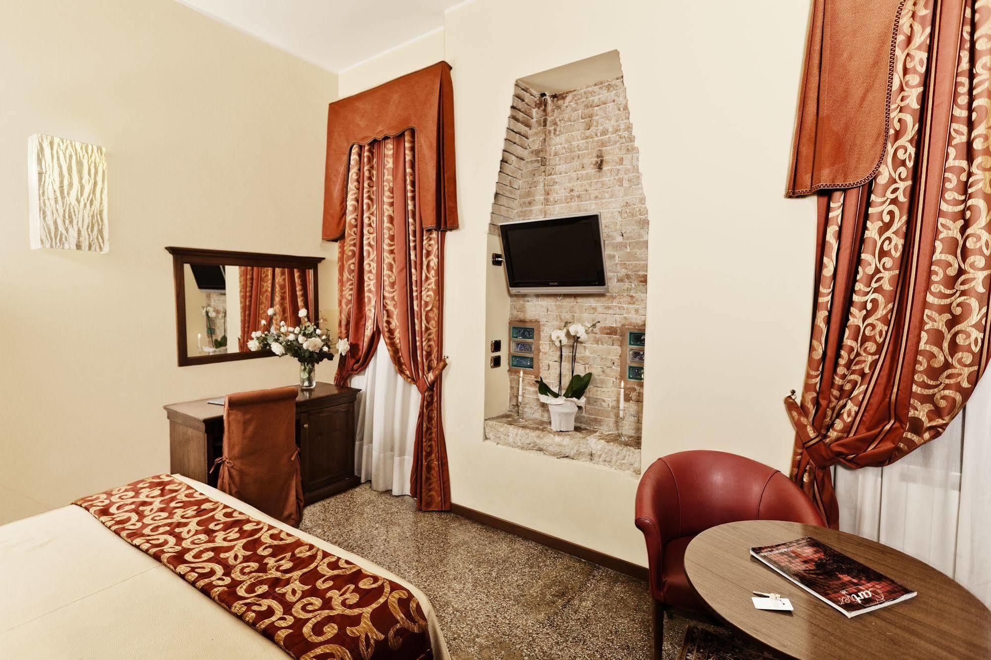 Guest house Ca' Bragadin E Carabba 3*