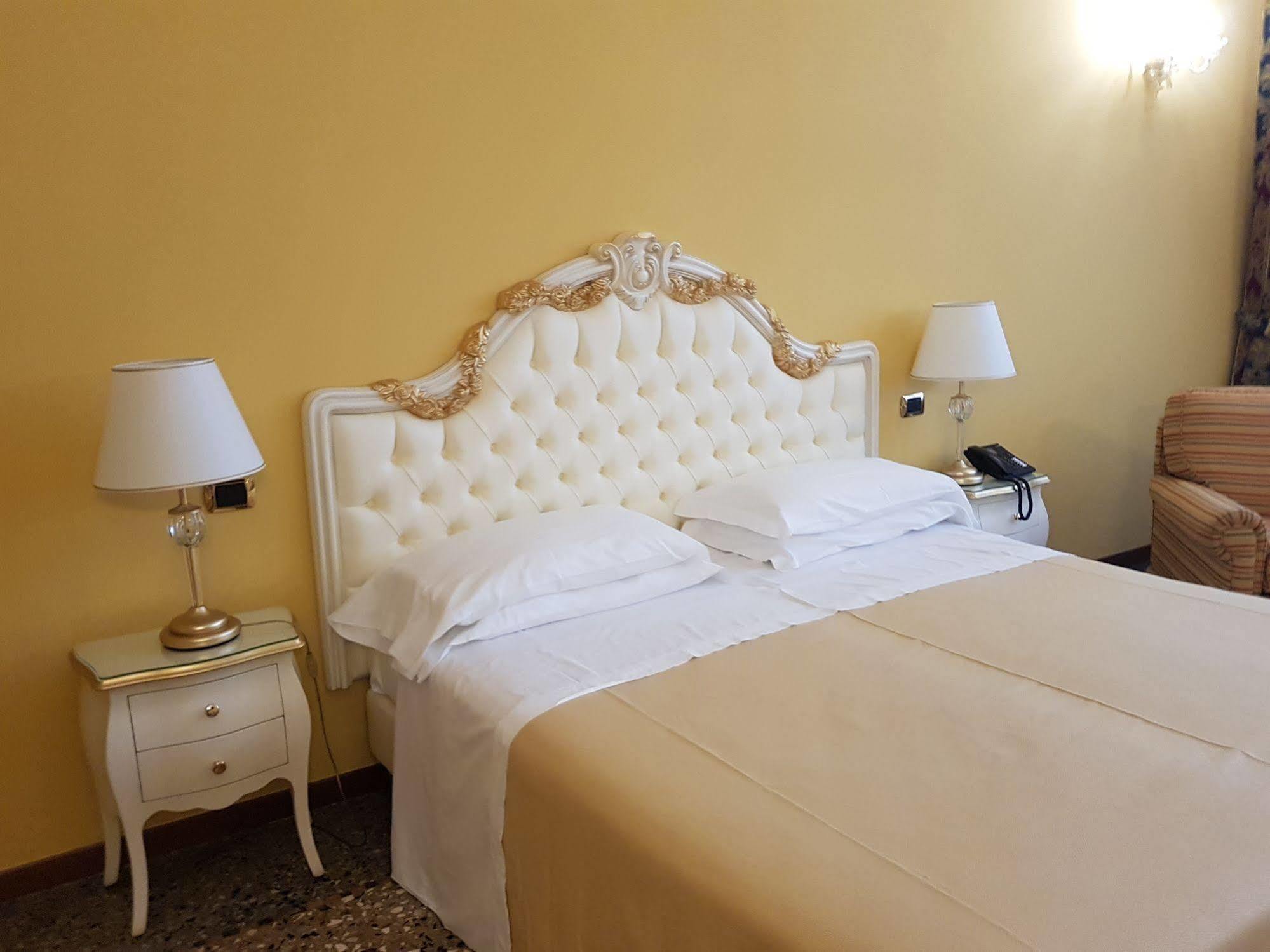 Ca' Bragadin E Carabba Guest house 3*