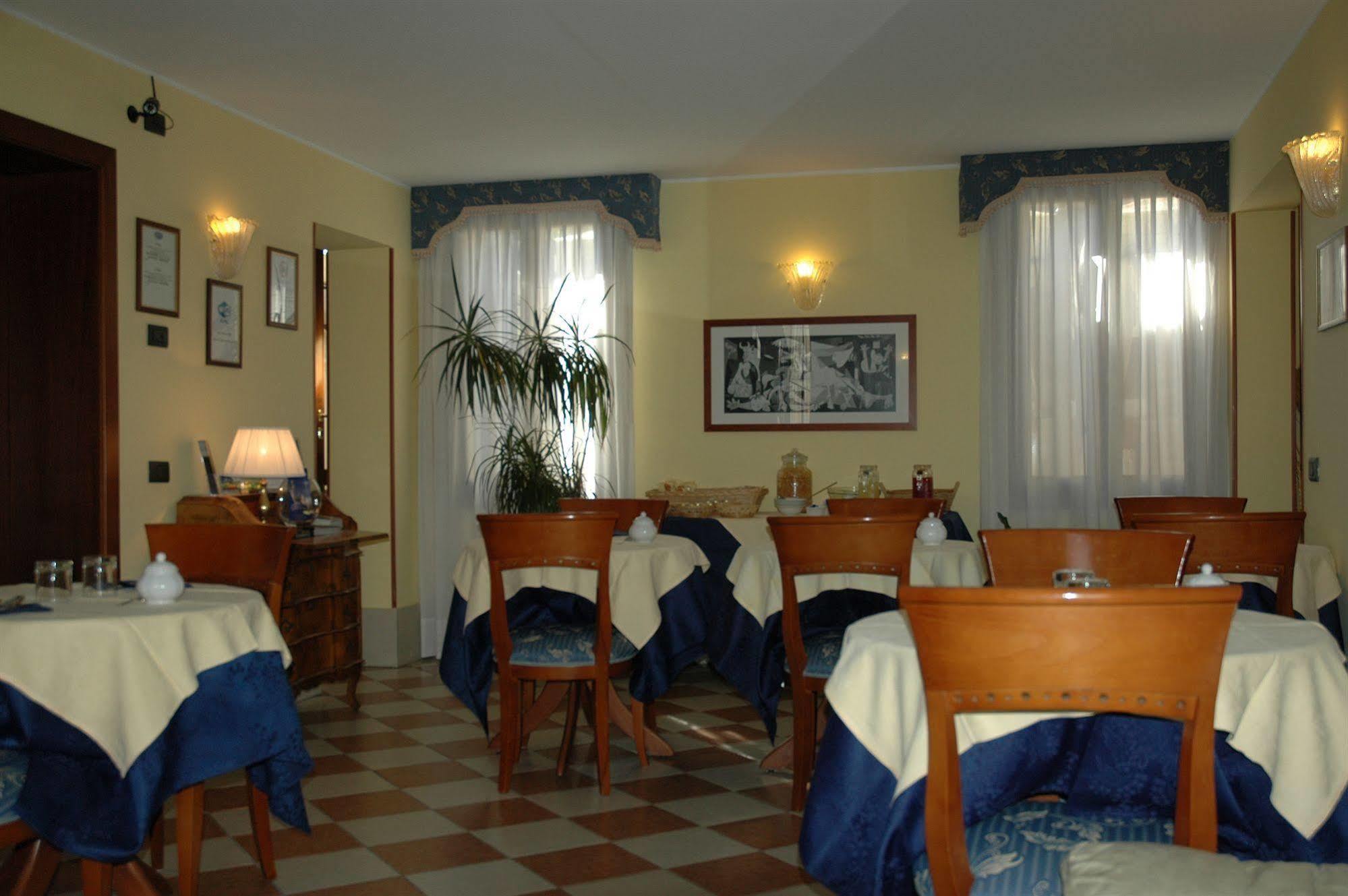 Alloggi Marinella 3*