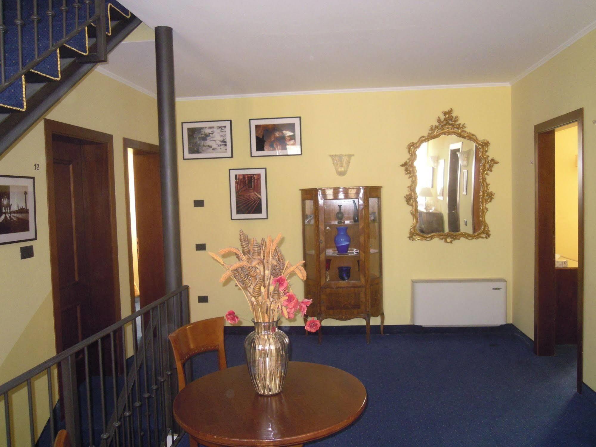 Alloggi Marinella Inn 3*