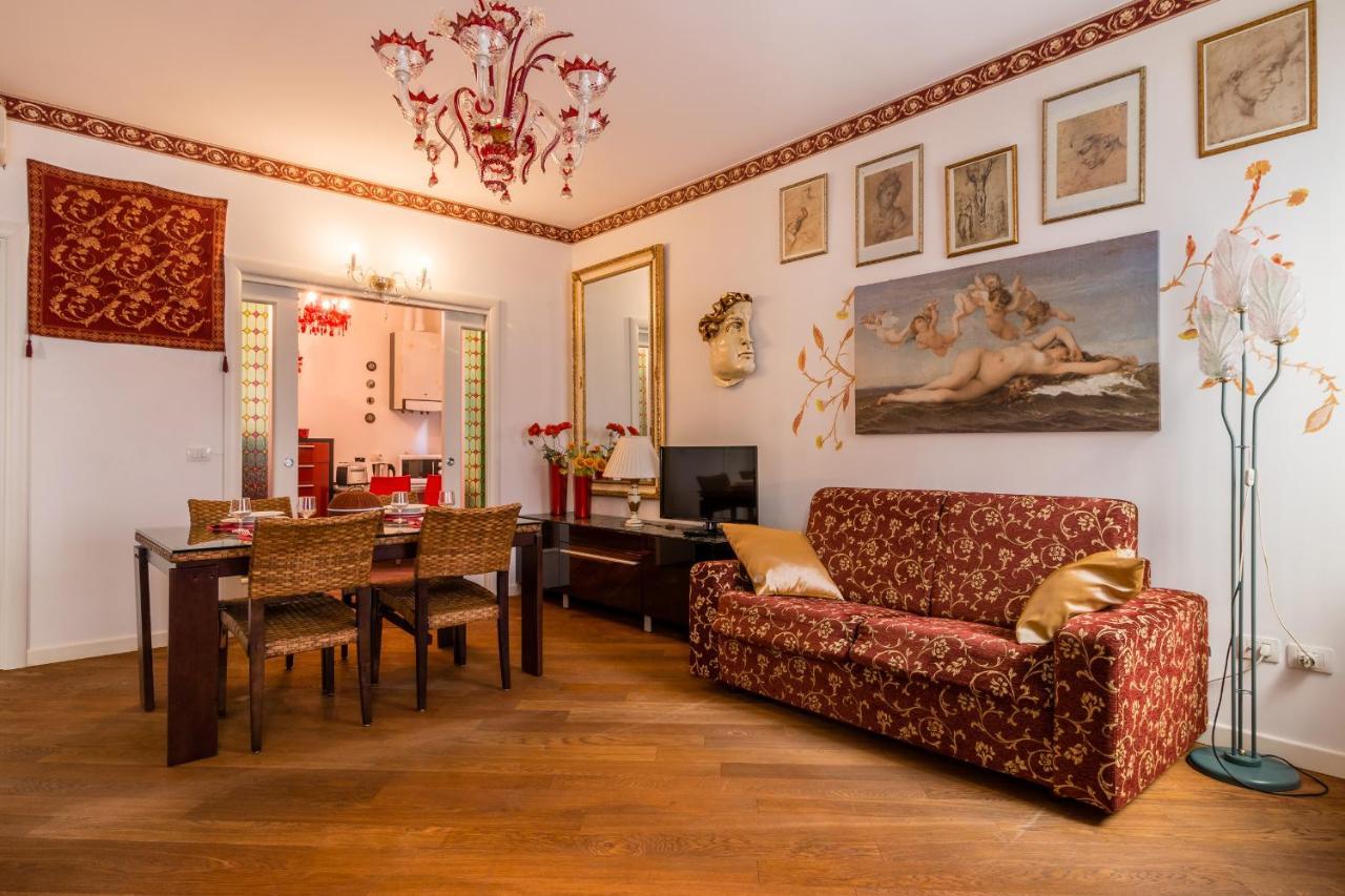 Doge's Pantheon & St.mark School In Hidden Venice