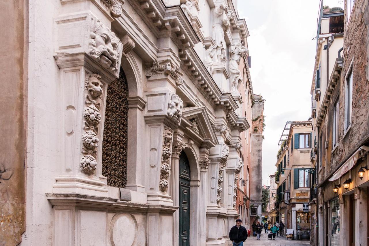 Doge's Pantheon & St.mark School In Hidden