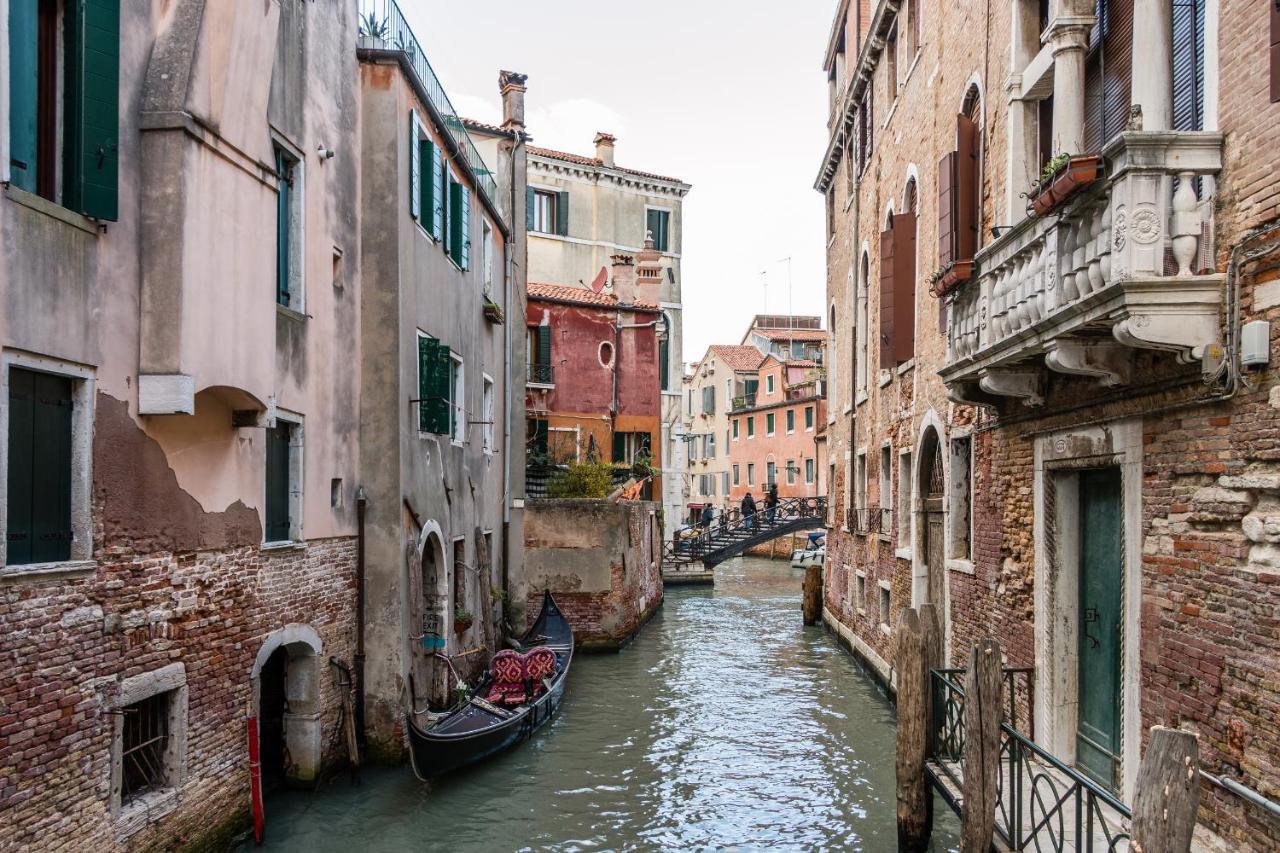 Doge's Pantheon & St.mark School In Hidden Apartment *