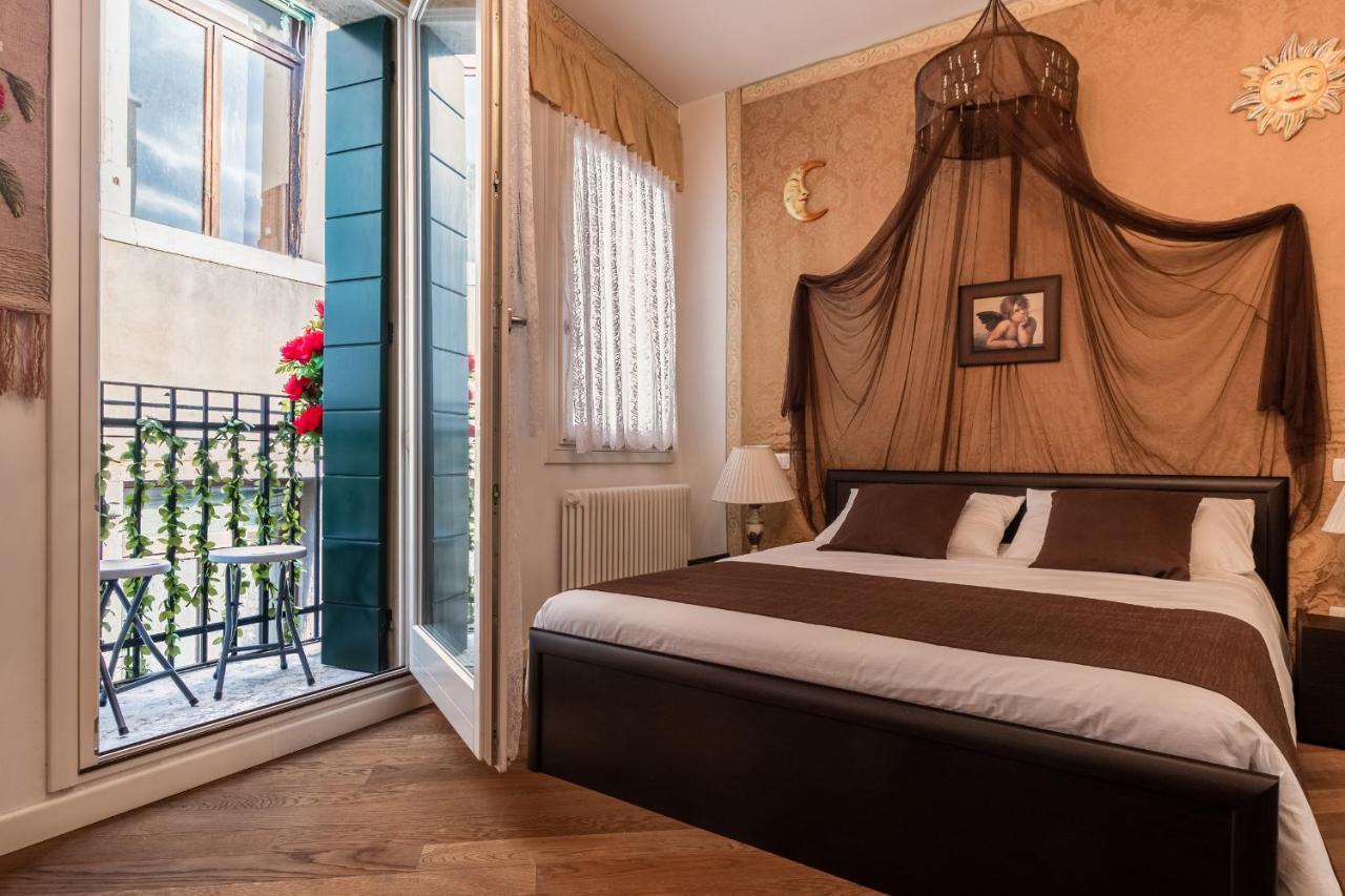 Doge's Pantheon & St.mark School In Hidden Apartment Venice