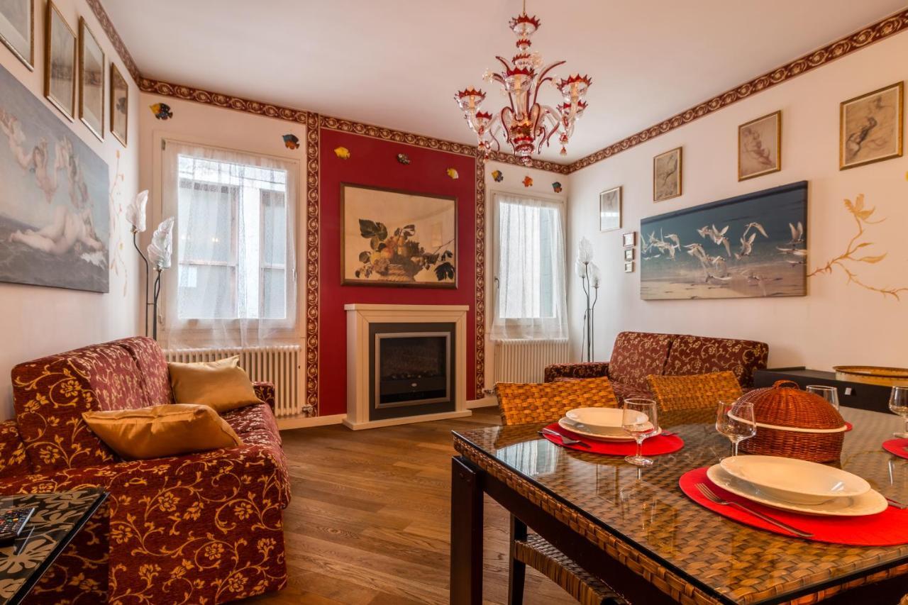 Doge's Pantheon & St.mark School In Hidden Apartment Venice