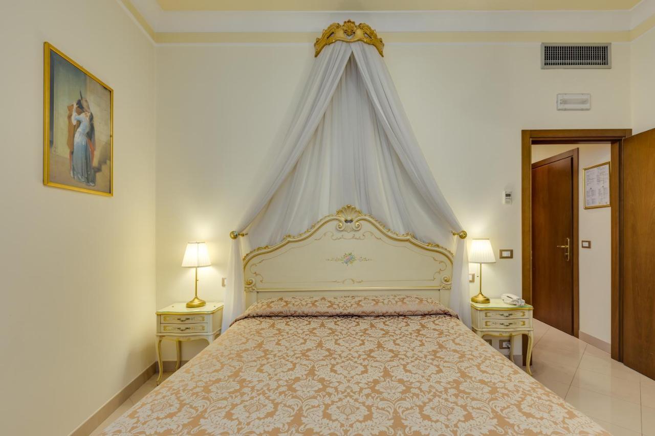 At Leonard Hotel Venice
