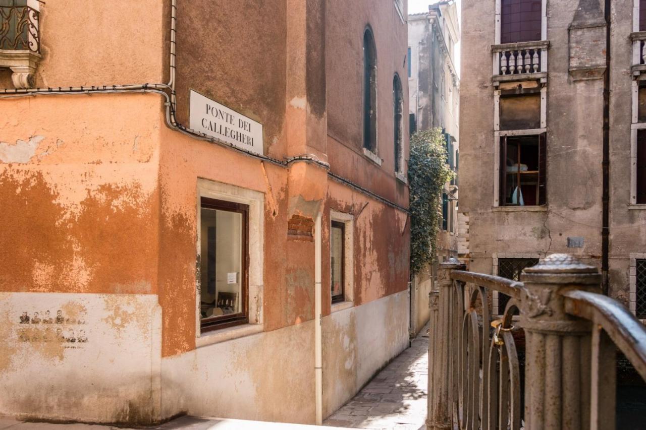 Fenice Backstage Over Canal *