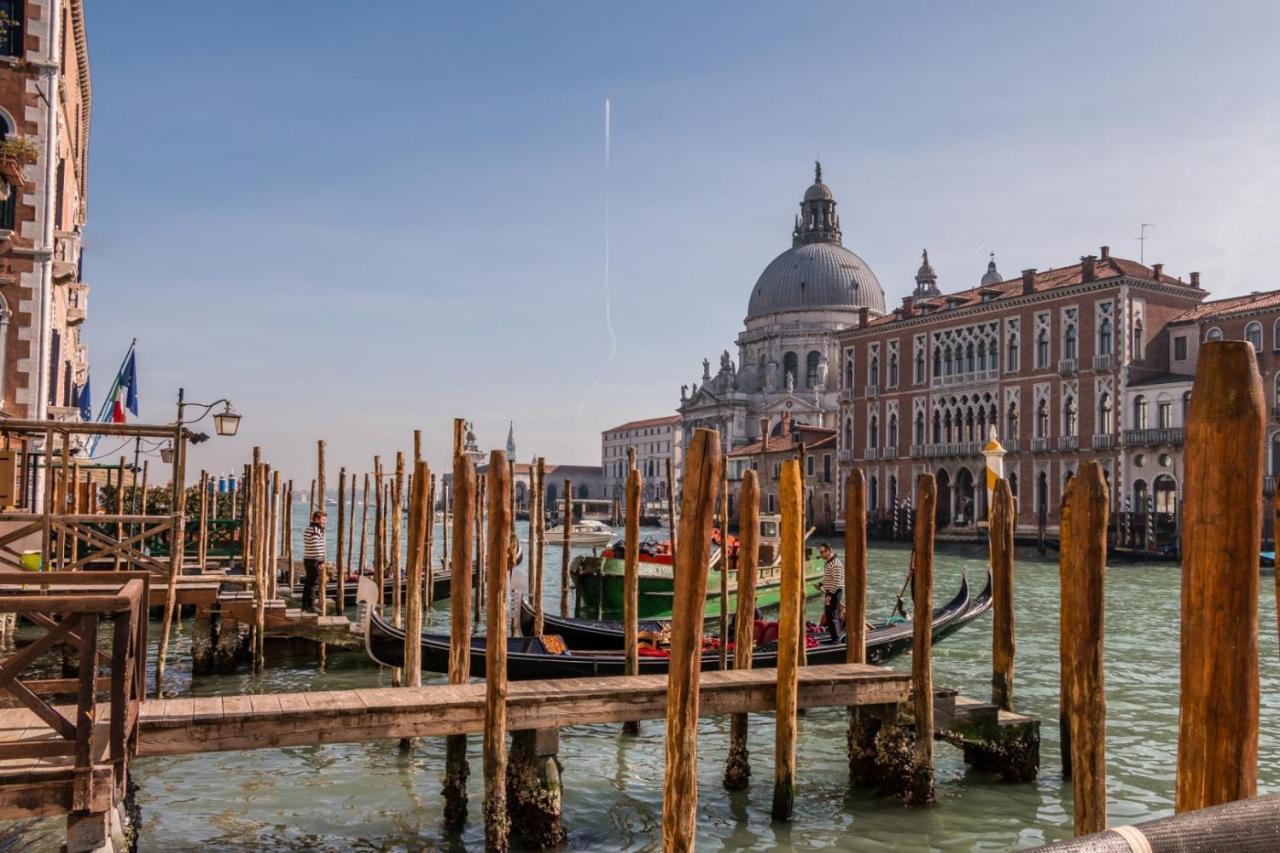 Apartment Fenice Backstage Over Canal Venice