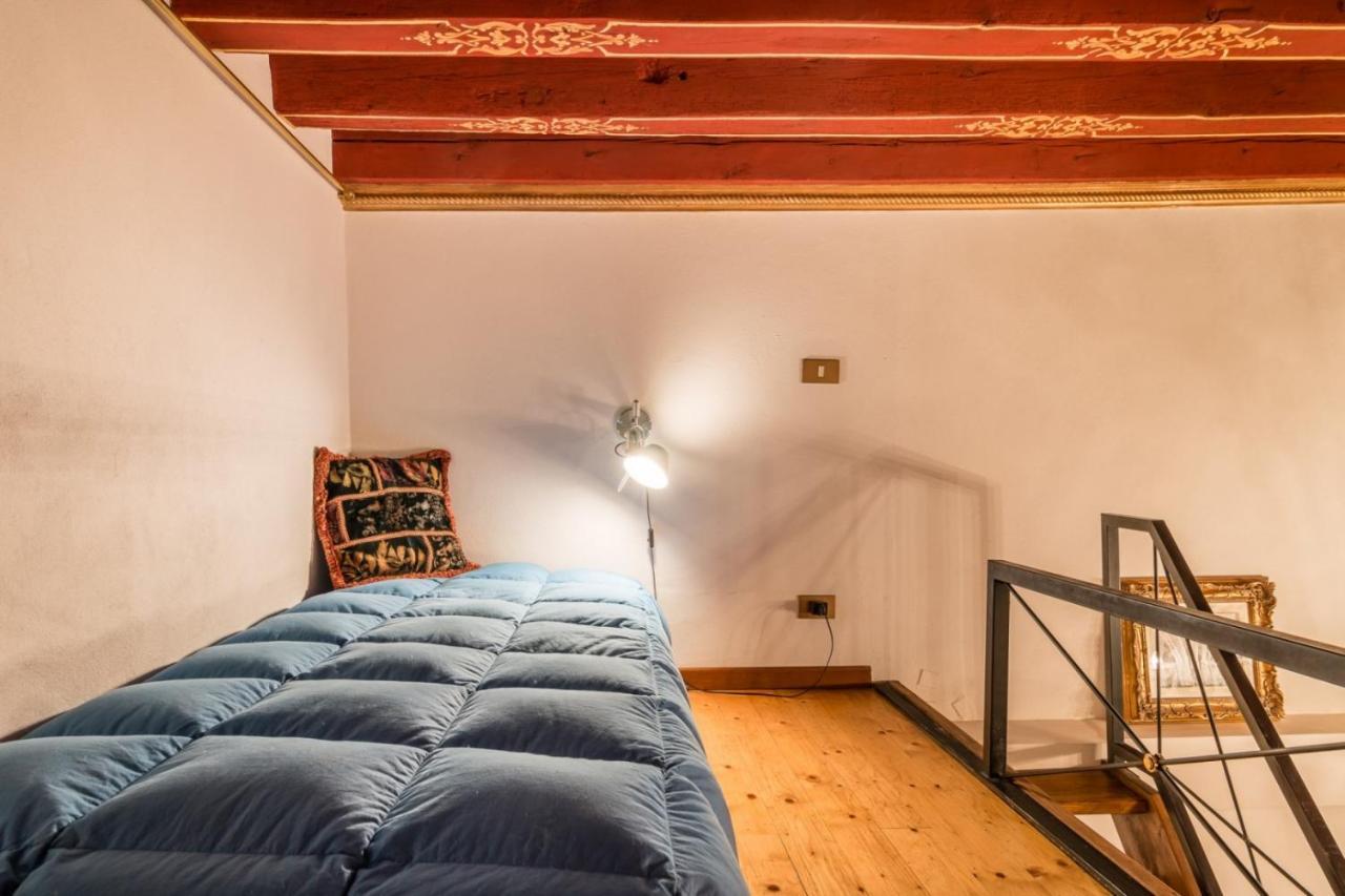 Fenice Backstage Over Canal Apartment Venice