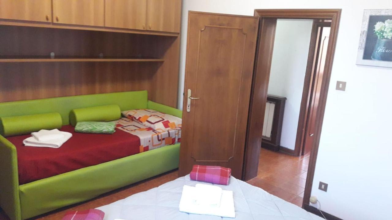 Apartment Near Station Santa Lucia Two Bedroom *