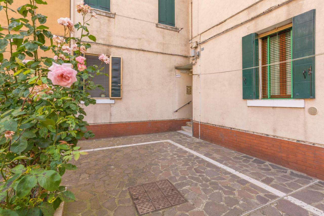 Apartment Near Station Santa Lucia Two Bedroom