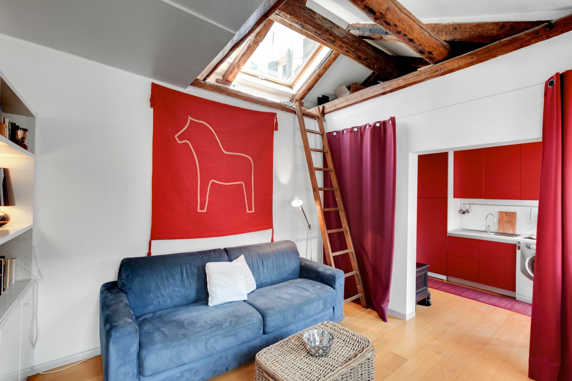 Bragora Smoochy Attic Apartment