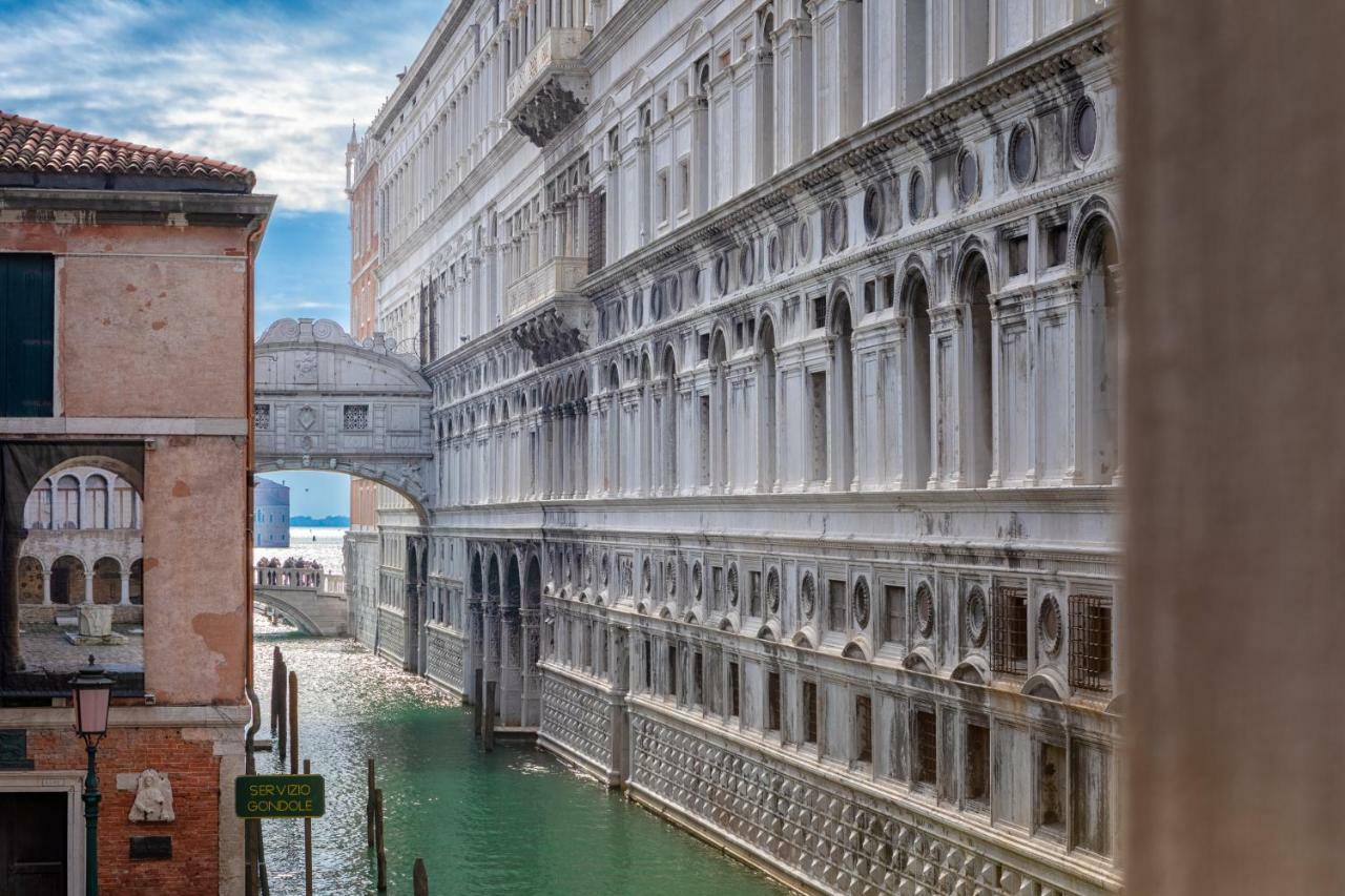 Apartment Bridge Of Sighs Luxurious *
