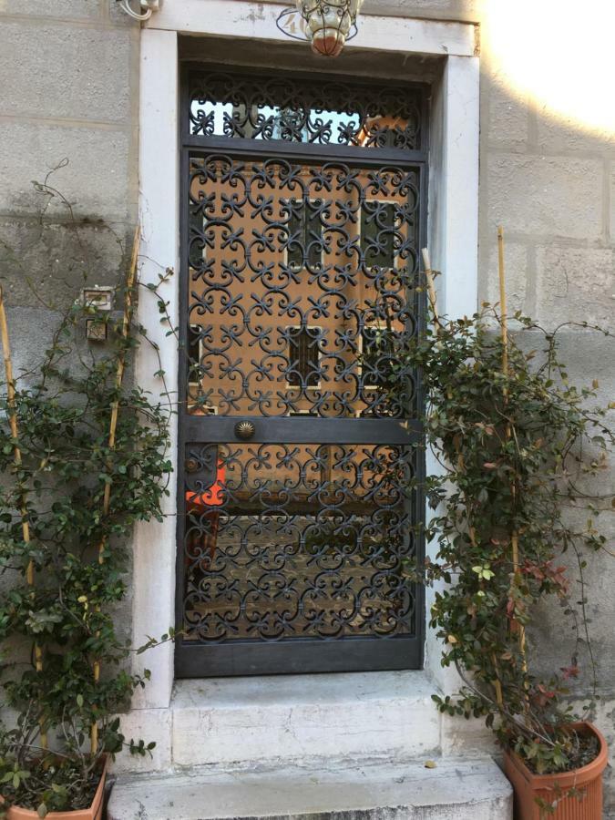 Rosso Veneziano Apartment Venice