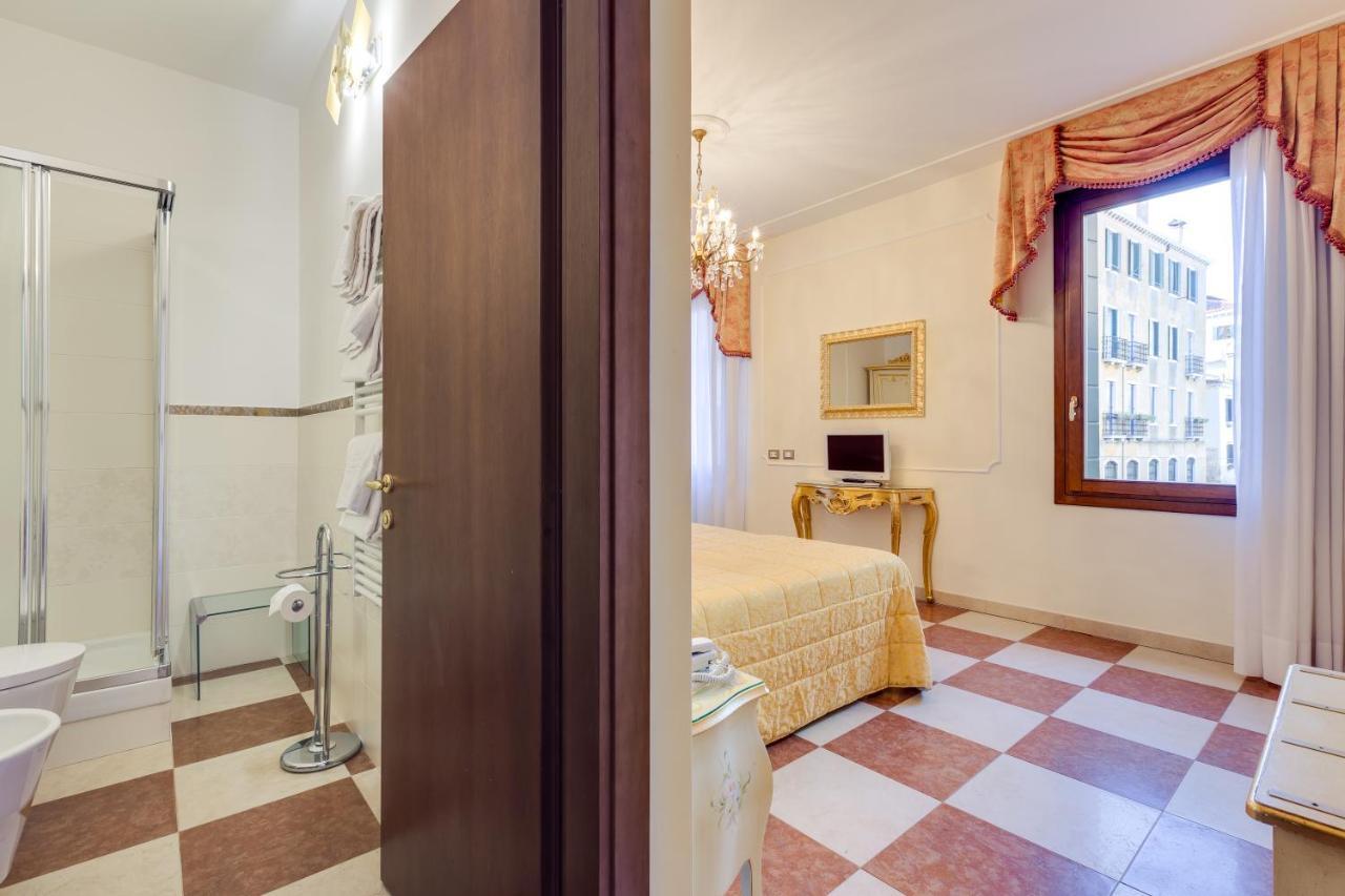 Hotel At Leonard *