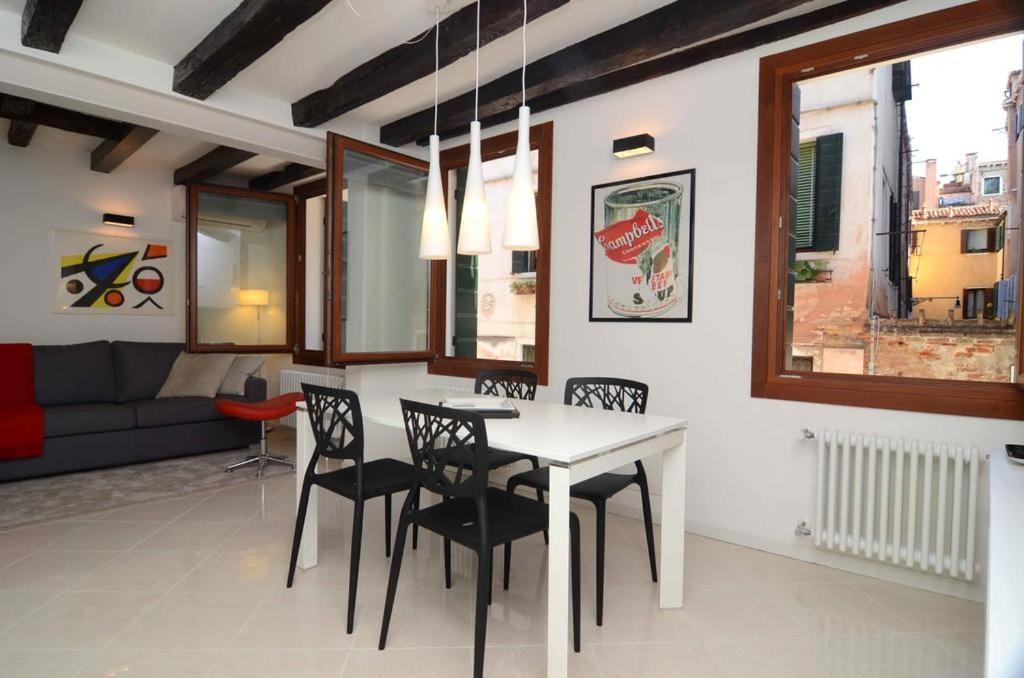 Apartment Mirrors Venice