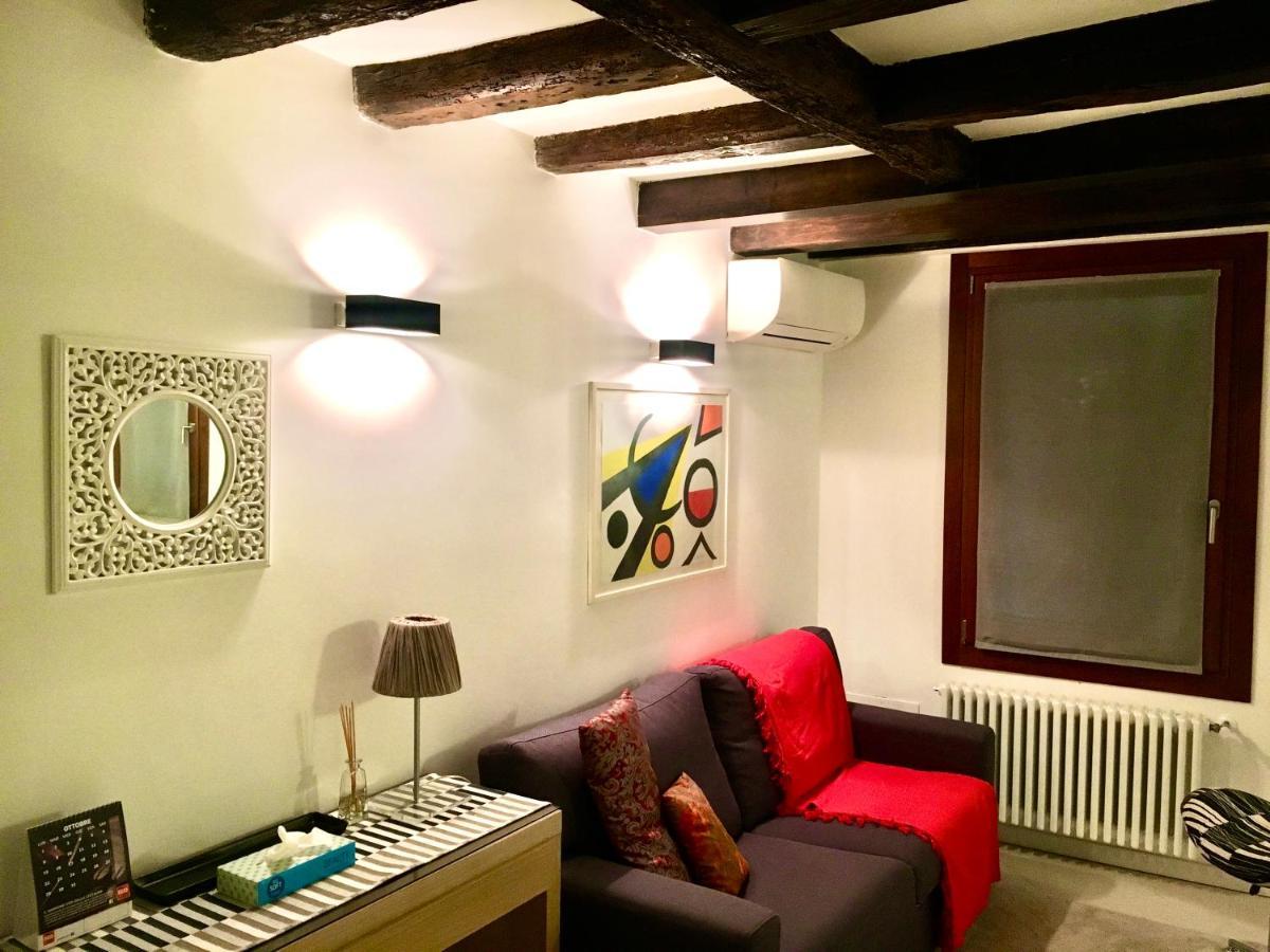 Mirrors Apartment *